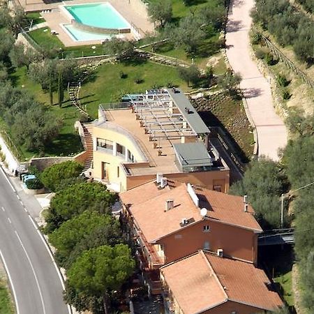 Hotel Il Castellaccio Piccione エクステリア 写真